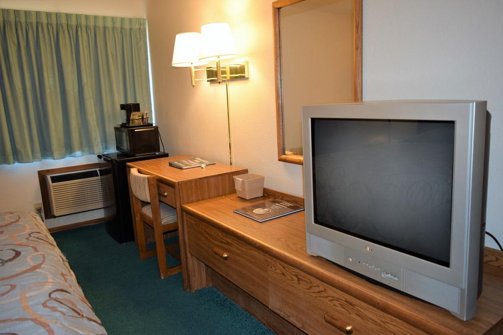 Country Inn Libby Экстерьер фото
