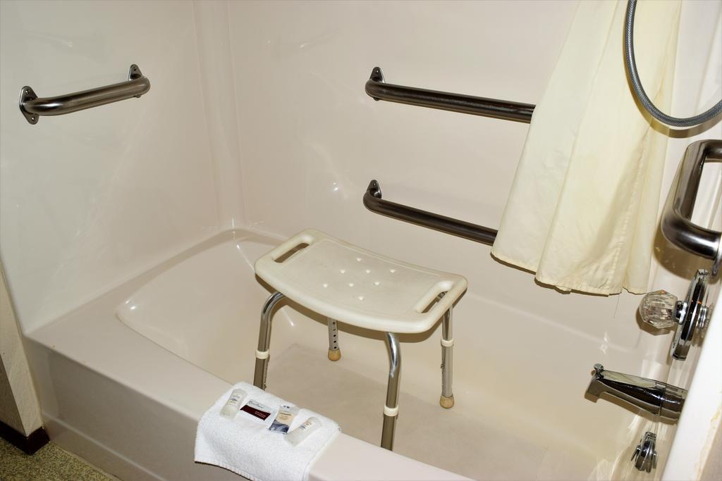Country Inn Libby Экстерьер фото